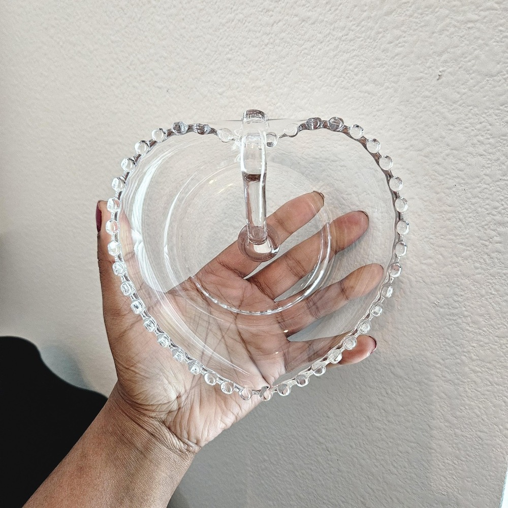 vintage Imperial‎ Glass Candlewick heart-shaped candy/trinket dish with a handle